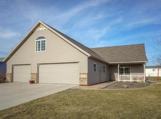 962 32nd St S, Moorhead, MN 56560