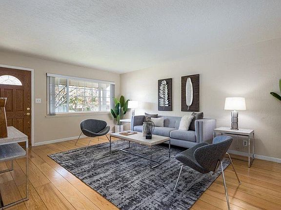3rd image of 3379 Burgundy Dr