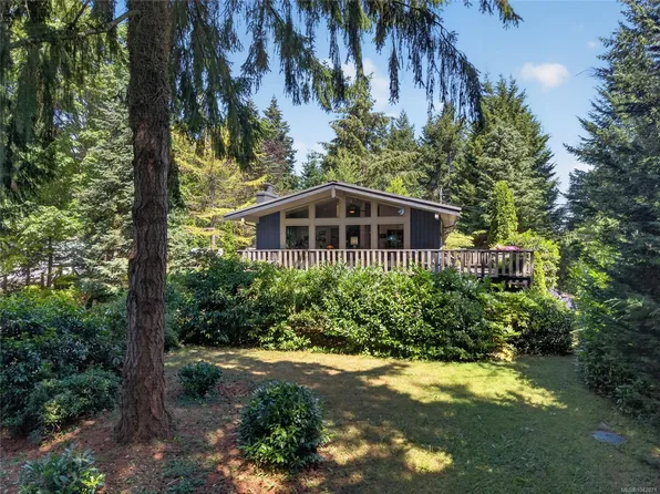 6214 Whitaker Rd, Comox Valley, BC V9J 1Y6