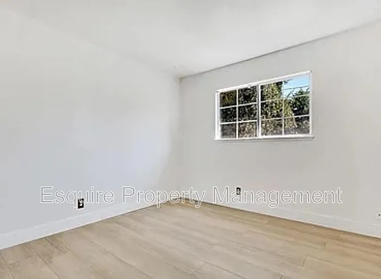 906 Granby St — Photo 20