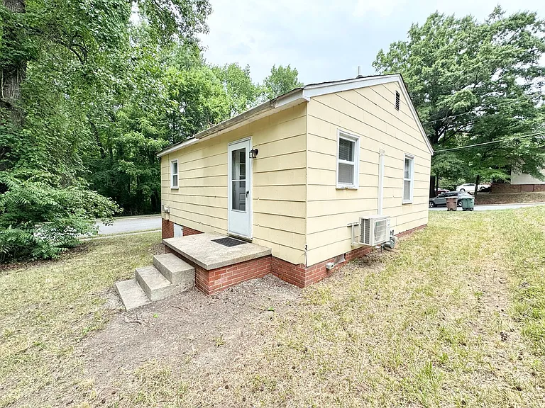 300 Lucerne St — Photo 13