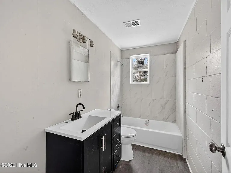 254 Japonica Ave — Photo 9