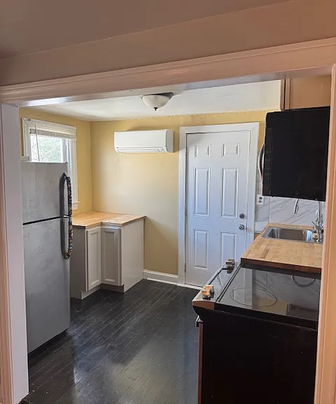 2517 W Heiman St #B — Photo 1