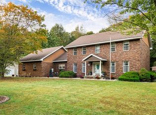 10748 E Kingwood Dr, Effingham, IL 62401