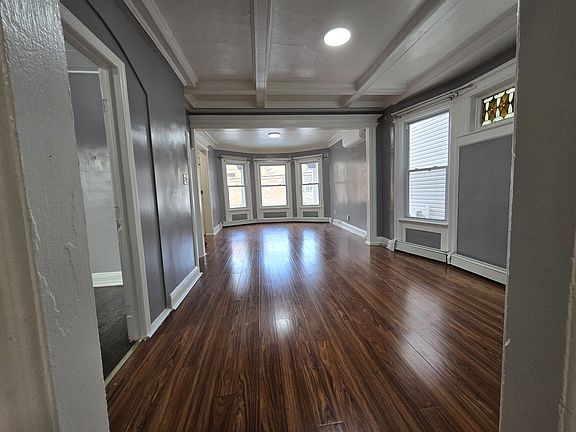 2nd image of 861 Montgomery St #1
