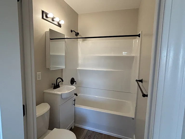 421 W 3rd St #101 — Photo 5