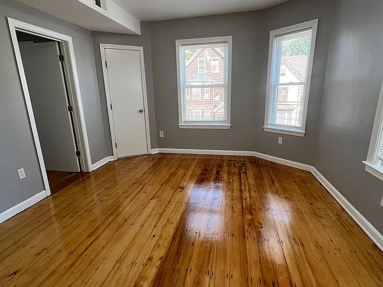 94 Armandine St — Photo 3