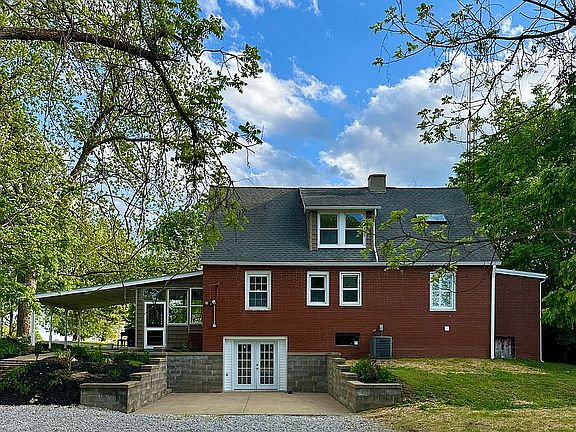 4th image of 576 Pleasant View Rd