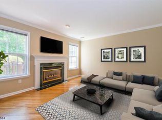11 Cooper Ln, Millington, NJ 07946
