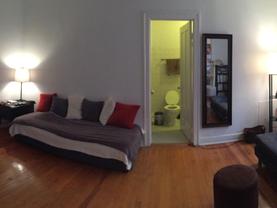 1st image of 5554 N Lakewood Ave APT 1C