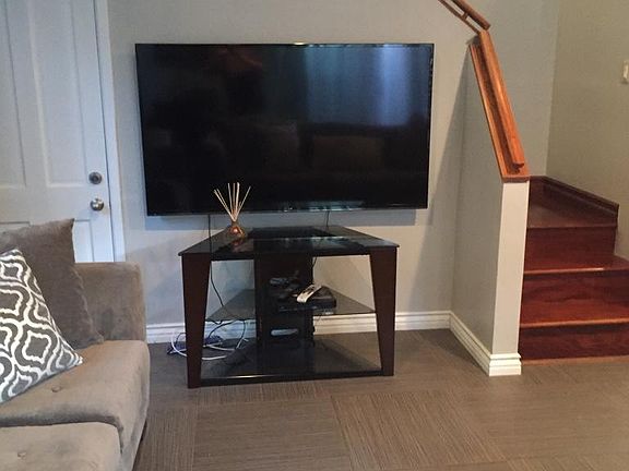3rd image of 320 Palisades Ave