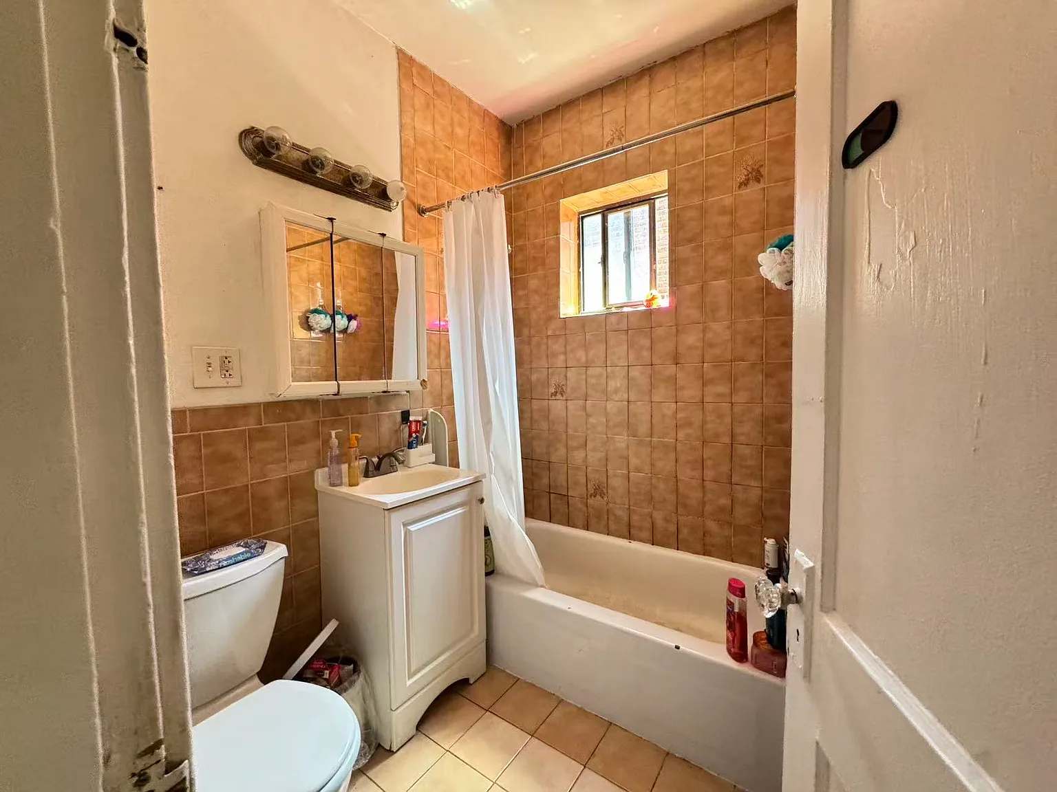 4 bed, $830 — Photo 2