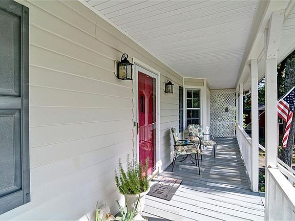 3rd image of 3150 Bouchard Way NE