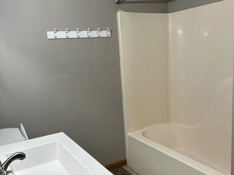 812 E Jackson St — Photo 6