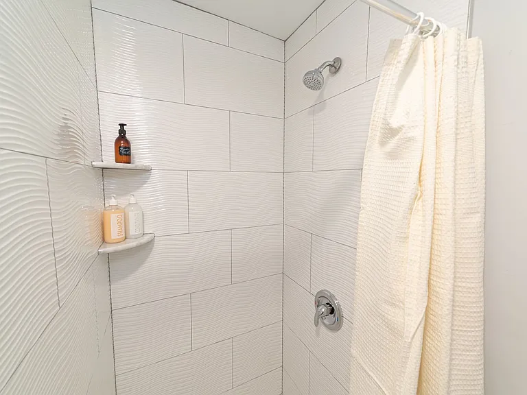 584 Orange Street — Photo 11