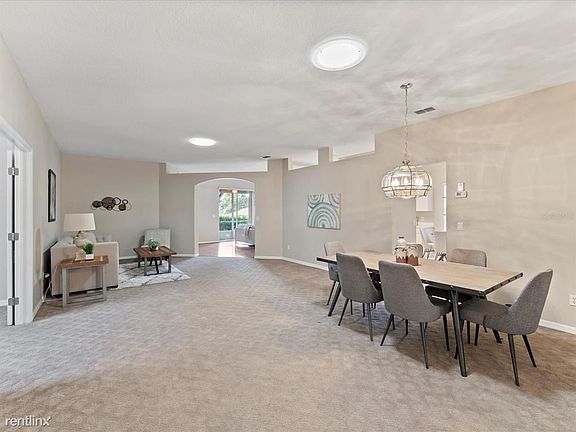 5th image of 4015R Hammersmith Dr
