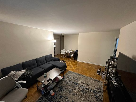 4th image of 279 E 44th St APT 4J