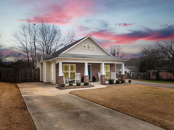 2nd image of 109 Alpine St