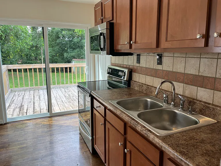 Roberts Rd SW — Photo 1