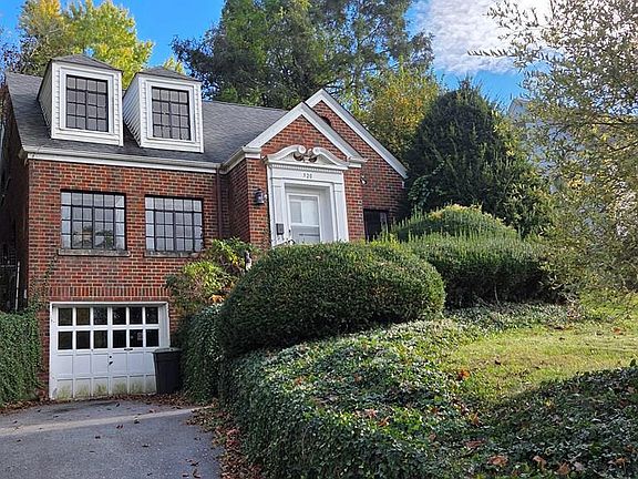 3rd image of 320 Parkway Ave