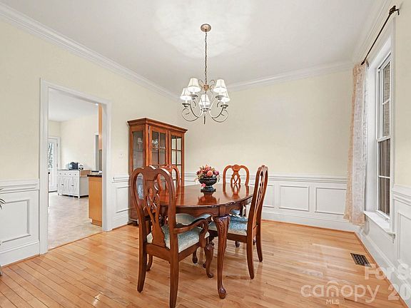 4th image of 9601 Twin Falls Ct