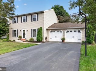 432 White Rose Ln, York, PA 17402
