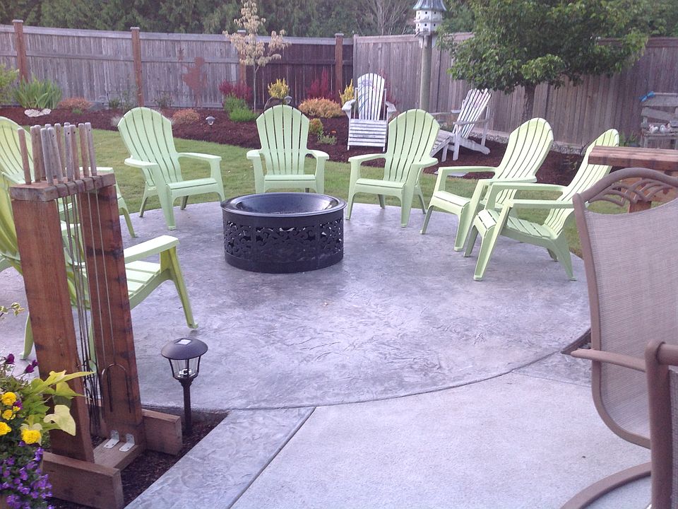 Fire pit area 14' across
