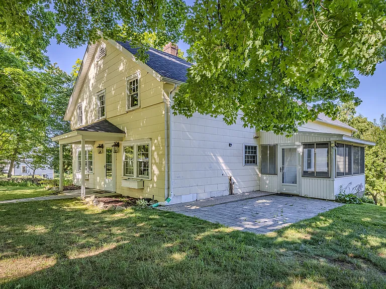 4 Hydeville Rd #1 — Photo 3