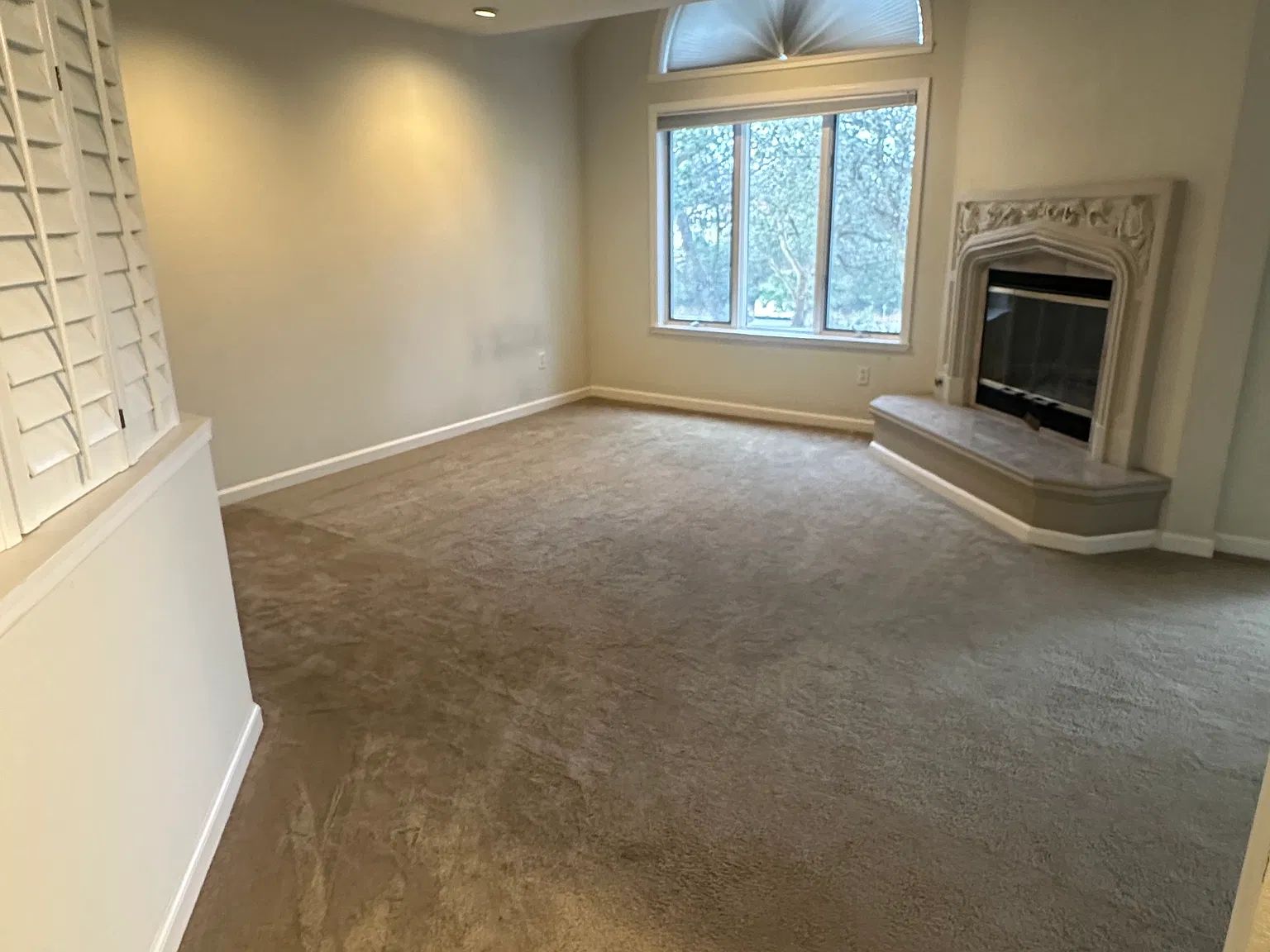 3 bed, 2.5 bath, 2250 sqft, $2,200 — Photo 3