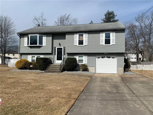7 Barbato Dr, Johnston, RI 02919