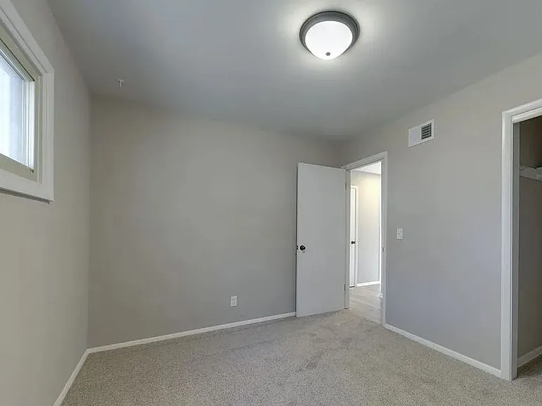 236 N Sunnyside Rd — Photo 13