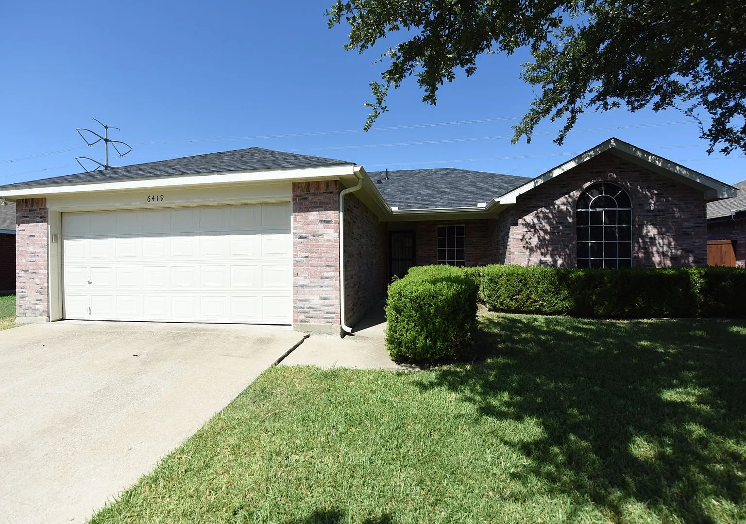 3 bedroom that backs up to a green belt! — Photo 1