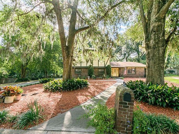 2nd image of 6418 Whispering Oaks Dr