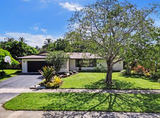 640 Ridgewood Ln, Plantation, FL 33317