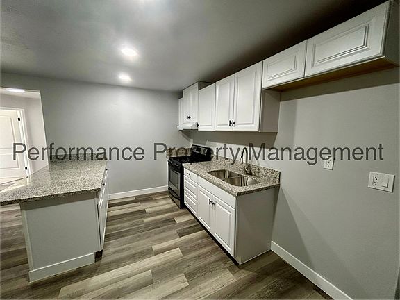 5th image of 5012 Yellow Rose Ct #B