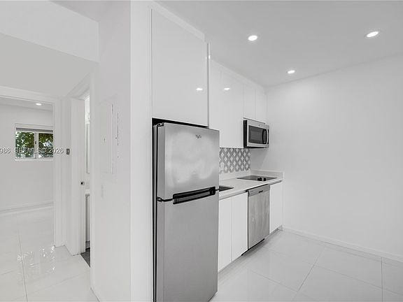 5th image of 801 15th St APT 108