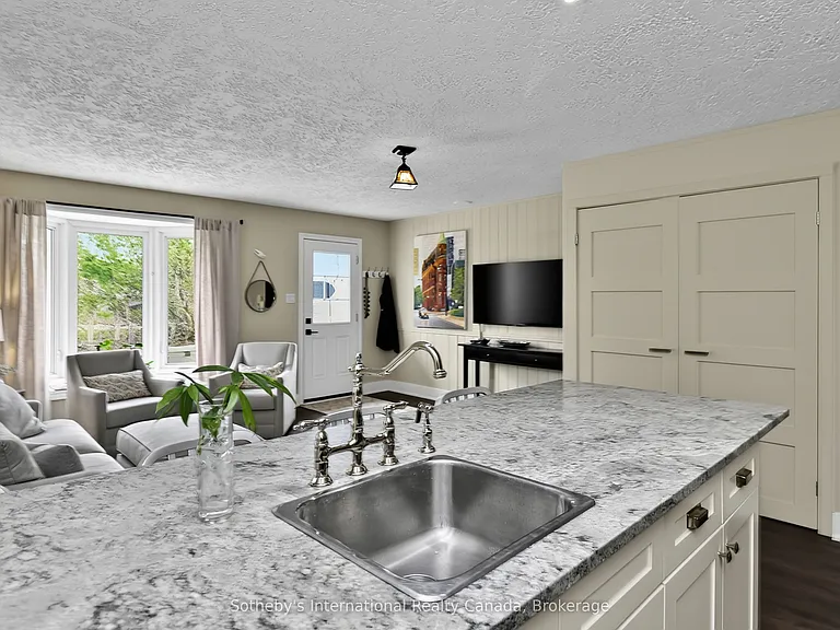 139 Lakeshore Rd E #10 — Photo 10