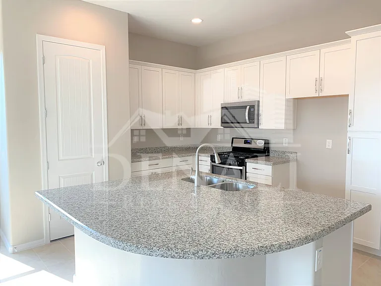 14351 W Georgia Dr — Photo 2