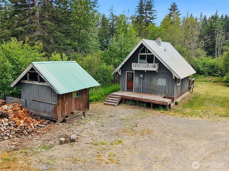 2nd image of 220 Shady Glen Lane