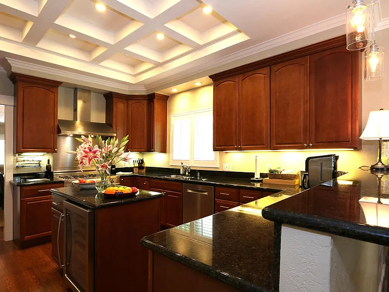 2050 Brewster Ave — Photo 7