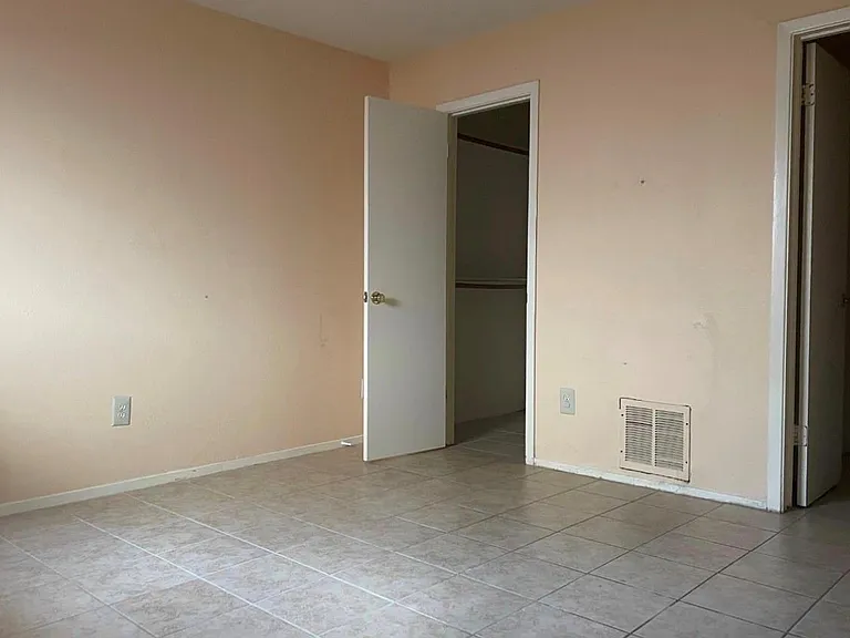 10751 Corona Ln — Photo 6
