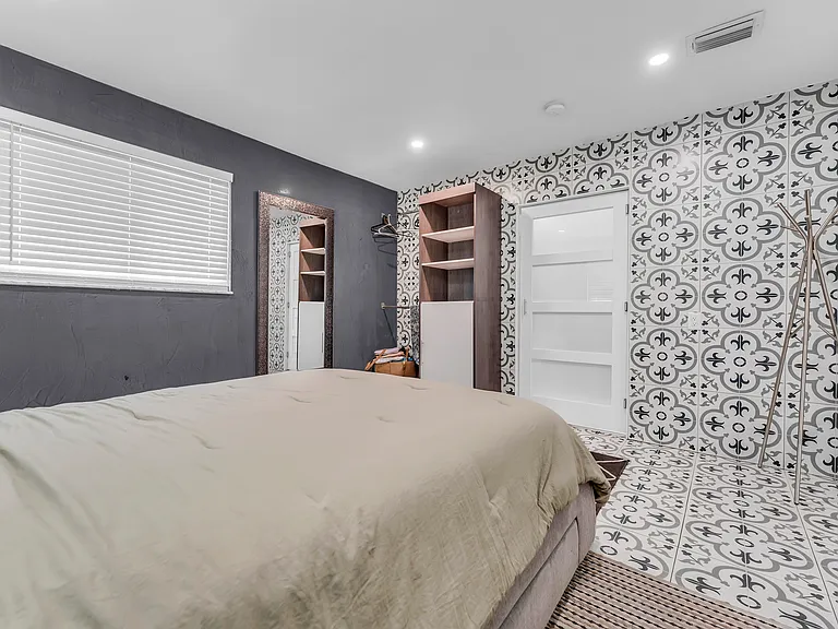 4010 NW 5th Ave #4010 — Photo 7