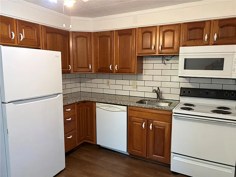 223 Orchard Ave — Photo 8