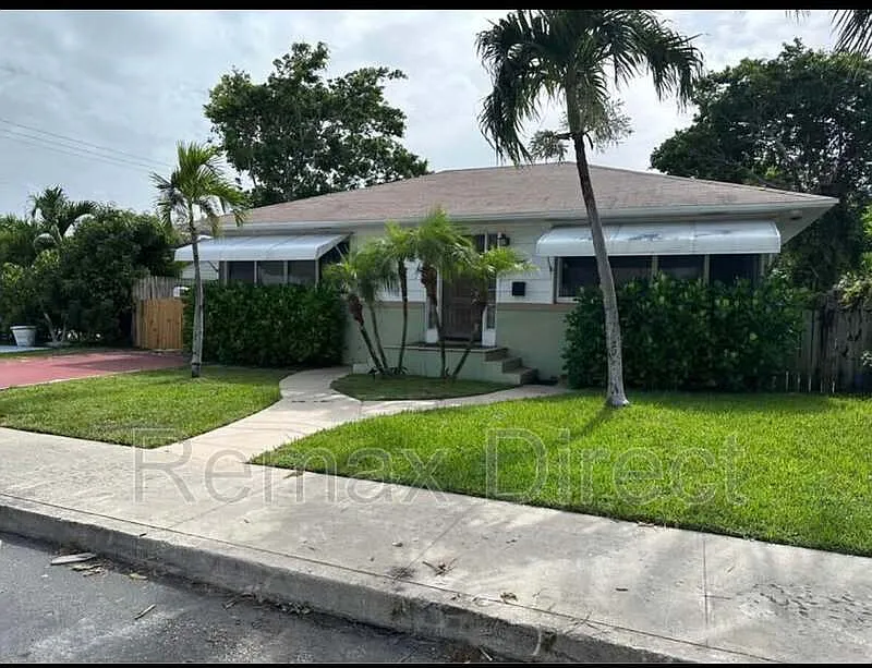 727 S M St #1