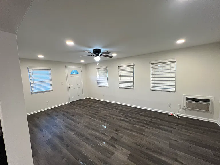 1318 Lincoln Woods Dr — Photo 9