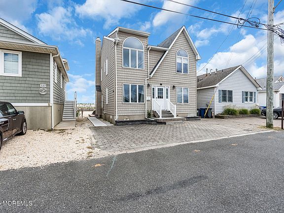 2nd image of 3176 Ocean Road