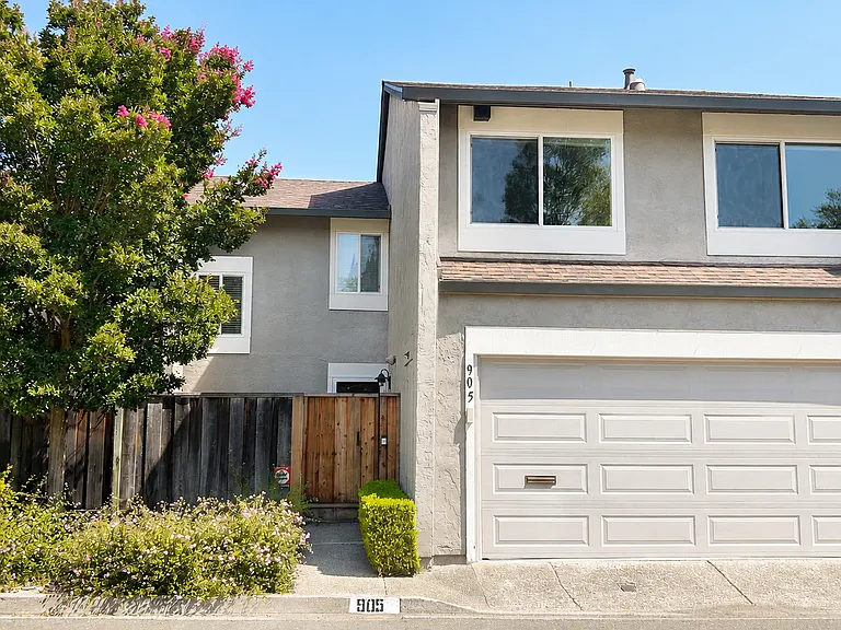 905 Sycamore Dr — Photo 1