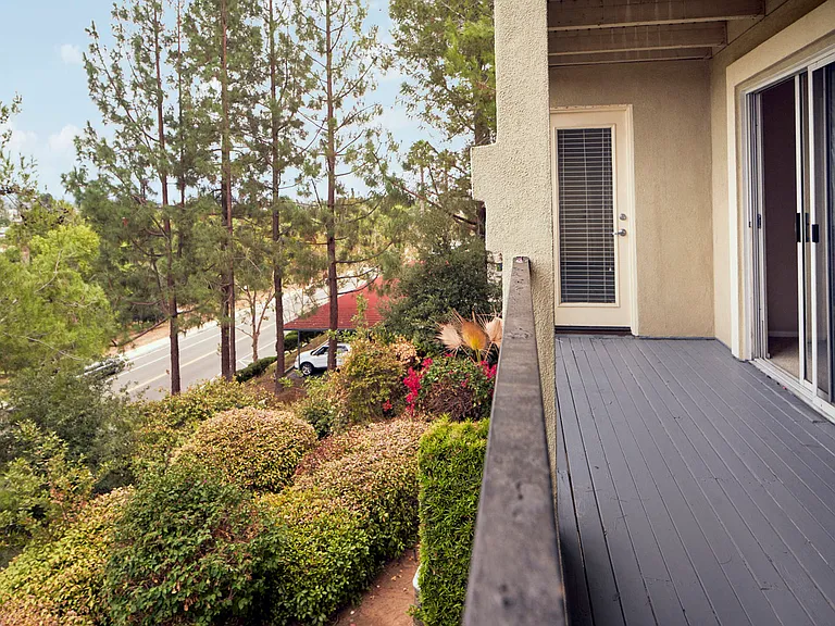 Alta Vista Apartments — Photo 12