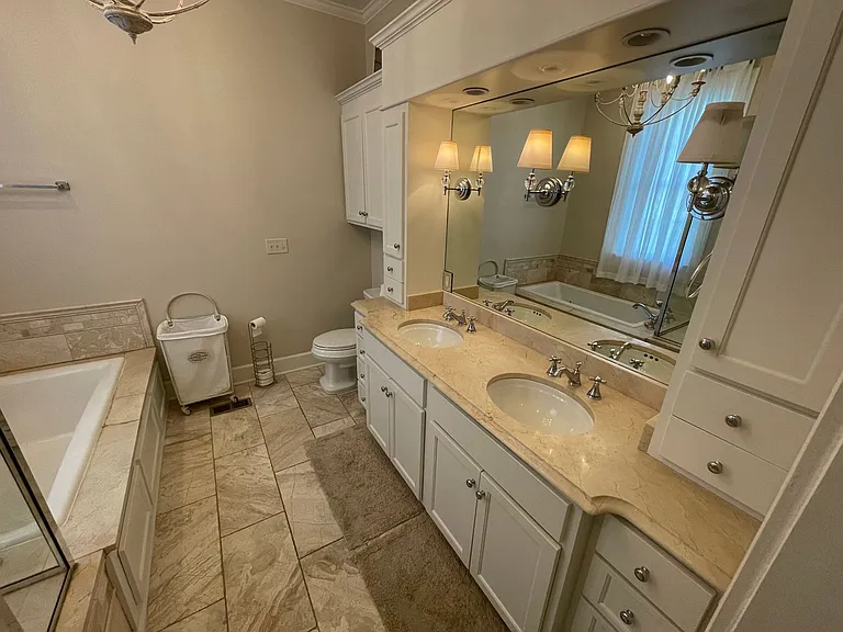 1411 S Lamar Blvd — Photo 25