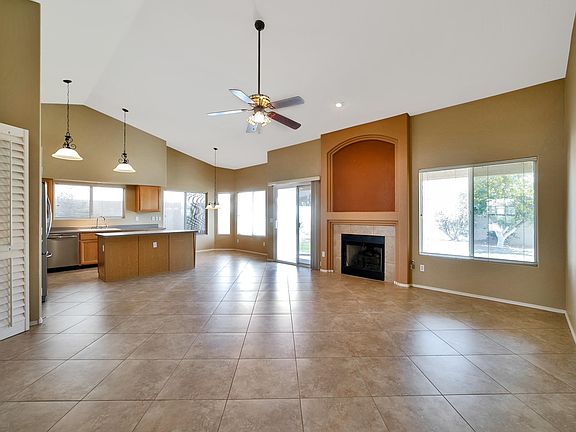 Open Kitchen to Familyroom